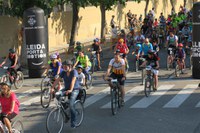 La Pedalada Popular pels carrers de Lleida aplega mil participants